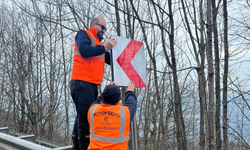 Kartepe yolunda trafik güvenliği artırıldı: İşaretler ve kar direkleri yenilendi