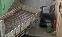 Kamyon Park Halindeki Araca Çarptı, Sürücü Kaçtı