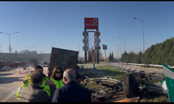 Kamyon Sürücüsü İtfaiyenin Nefes Kesen Operasyonuyla Kurtarıldı