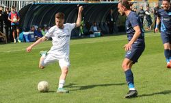 Silahlı saldırıda 1'i futbolcu 3 yaralı!