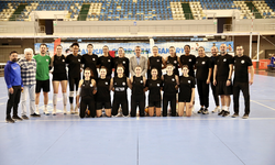 Lider Sakarya Voleybol, kritik PTT deplasmanına çıkıyor