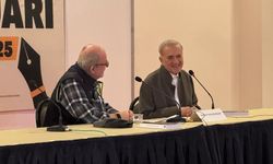 Murathan Mungan, '42. Uluslararası İstanbul Kitap Fuarı'nda okurlarıyla bir araya geldi