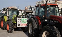 Yunanistan'da çiftçiler, Volos Limanı'nı ulaşıma kapattı