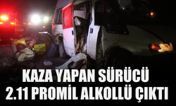 Minibüse arkadan çarpan otomobil sürücüsü 2.11 promil alkollü çıktı