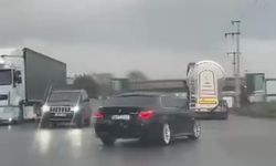 Yolda makas atan otomobil tepetaklak oldu