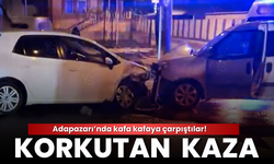 İki Otomobil Kafa Kafaya Çarpıştı