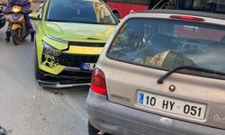 Balıkesir'de iki otomobil çarpıştığı kazada 1 kişi yaralandı