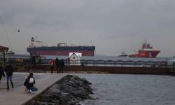 Bozcaada'da karaya oturan gemi kurtarıldıktan sonra Yalova'ya götürüldü