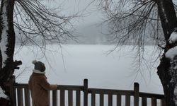 Çubuk ilçesindeki Karagöl Tabiat Parkı karda vakit geçirmek isteyenleri ağırladı