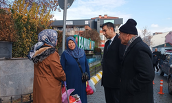 Başkan Akın pazar yerini dolaştı