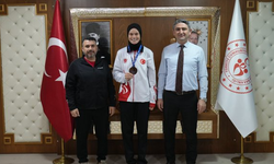 Dünya Üçüncüsü Ayşe Kaplan’dan İl Müdürü Cemil Boz’a Ziyaret