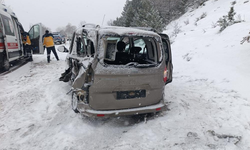 Kamyon ile Hafif Ticari Araç Çarpıştı: 2 Yaralı