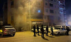 6 katlı binada yangın paniği: 5 kişi dumandan etkilendi