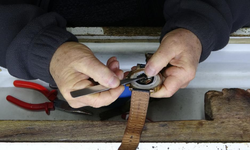 10 Metrekarelik Dükkânda 40 Yıl: Saatçi Salih Usta Zamana Direniyor