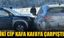 Kartalkaya Yolunda İki Cip Kafa Kafaya Çarpıştı