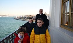 Kültür ve Turizm Bakanı Ersoy, kardan 'Kız Kulesi' yapan çocukları İstanbul'da ağırladı