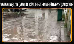 Vatandaşlar Çamur İçinde Evlerine Gitmeye Çalışıyor