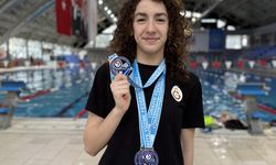 Yüzmede Türkiye şampiyonlukları bulunan Melisa Zobar'ın hedefi milli takım