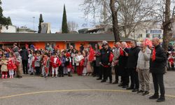 Arifiye’de Bayrak Sevgisi Yürüyüşle Pekiştirildi