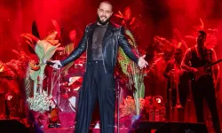 Berkay Eskişehir konserinde tarzı ve performansıyla konuşuldu