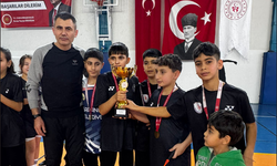 Sapanca’da badminton turnuvasında genç sporcular madalyaları topladı