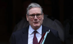 Epstein Belgeleri Krizi: Starmer İstifa Çağrılarına Rest Çekti