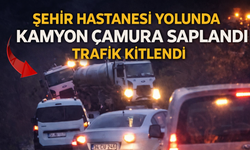 Şehir Hastanesi Yolunda Kamyon Çamura Saplandı!
