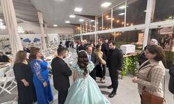 Ecevit Keleş’ten Genç Çifte Tebrik