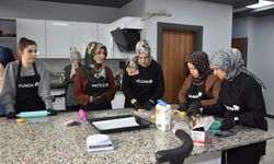 Hendek’te Kadınlar Meslek Edinerek Hayata Güçlü Tutunuyor