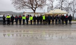 Bilecik Valisi Sözer, kara yollarında görevli personelle bayramlaştı