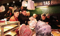 Abdal Meydanı’nda Sahur Coşkusu: Simit ve Tahinli Pide İçin Uzun Kuyruklar