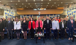 “Zirvede Kadın Var” konferansı İzmir’de yoğun ilgi gördü