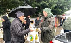 Hendek'te fidan dağıttılar!