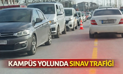 Kampüs yolunda sınav trafiği