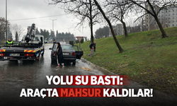 Yolu Su Bastı: Araçta Mahsur Kaldılar!