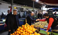 Bayram Sonrası İlk Pazarda Yoğunluk: Başkan Yıldız Esnaf ve Vatandaşlarla Buluştu