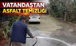 Vatandaştan Bayram Temizliği: Asfaltı Kendi Yıkadı