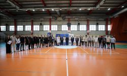 Voleybol turnuvasında ödüller sahiplerini buldu