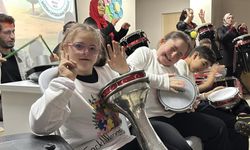 Özel öğrencilerden renkli kutlama