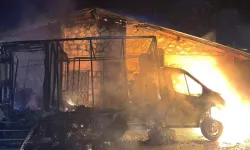 Adıyaman’da Korkutan Yangın! Araç Alev Alev Yandı, Sağlık Ocağı Lojmanına Sıçradı