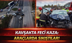 Düzce’de Kavşakta Feci Kaza: Sürücüler Araçta Sıkıştı