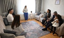 Edirne Valisi Sezer koruyucu aileyi ziyaret etti