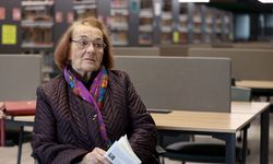Emekli öğretmenin kitap sevgisi 73 yıldır sürüyor