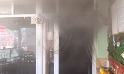 Erdek'te köfteci dükkanında çıkan yangın büyümeden söndürüldü