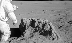 Ay’da Yeni Çağ Başladı! Jeff Bezos’un Şirketi Ay Tozundan Oksijen Üretti