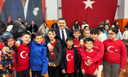 Başkan Kurt Öğrencilere Hediyelerini Verdi