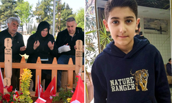 Oğlunun Mezarında Gözyaşlarıyla Konuştu