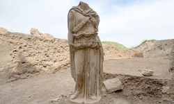 Laodikeia'da 2 metrelik "Athena" heykeli bulundu