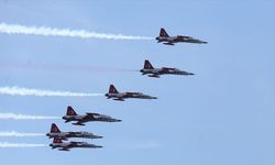 Türk Yıldızları, Çanakkale Şehitler Abidesi üzerinde gösteri uçuşu yaptı