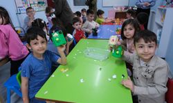 Serdivan’da minik eller geri dönüşümle bayram kumbaralarını tasarladı